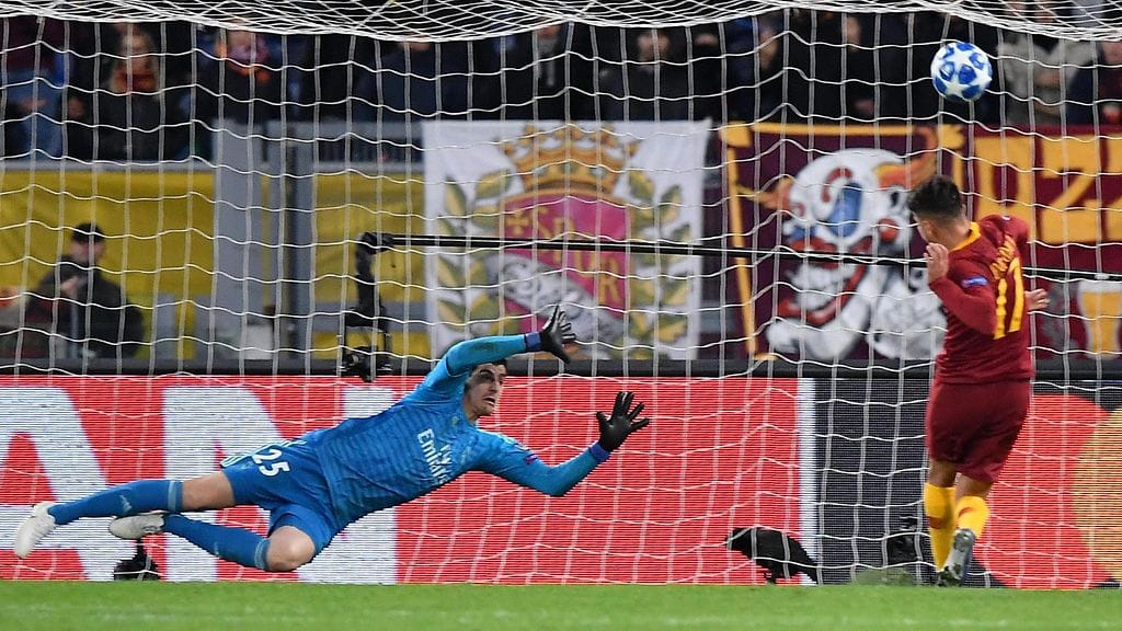 Cengiz Ünder laukoi yli maalin avopaikasta.