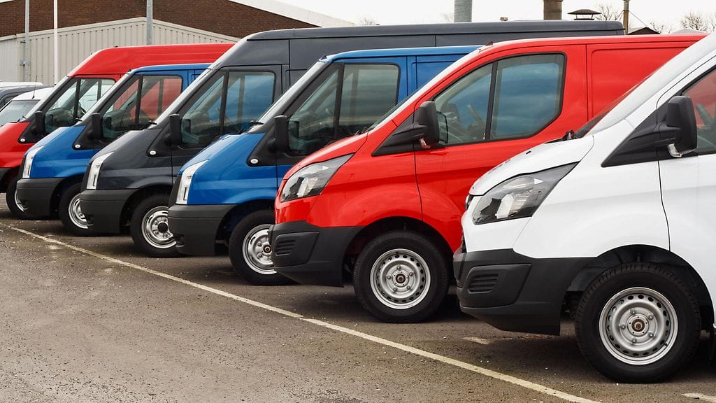 Vuokraamoiden pakettiautot ovat usein huonossa kunnossa. Kuvan autot eivät liity juttuun.