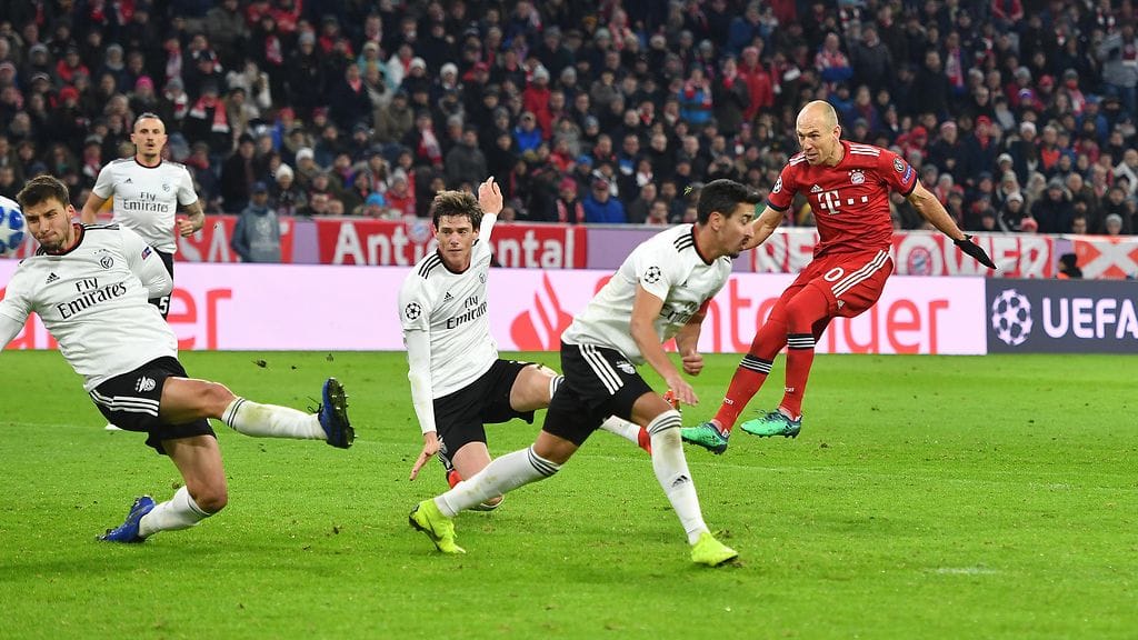 Arjen Robben hassutteli neljä Benfican puolustajaa, ennen kuin iski pallon maaliin.