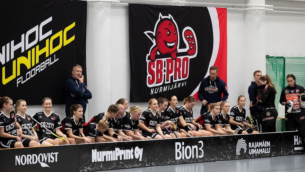 SB-Pron pelaajia ja ex-päävalmentajaa kuullaan Pelicans -ottelun tapahtumista.