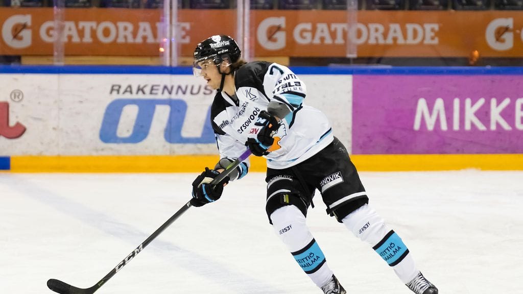 Oliwer Kaski kuljetti läpi kentän, mutta ei onnistunut maalinteossa.