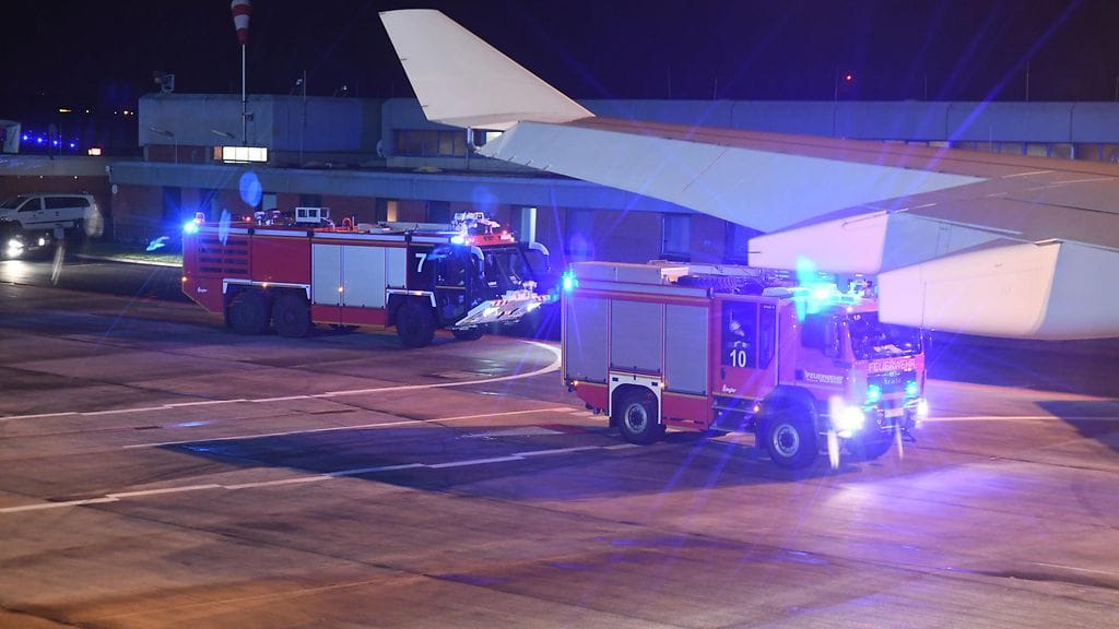 Konetta oli vastassa pelastuslaitoksen yksiköitä Kölnin lentoasemalla