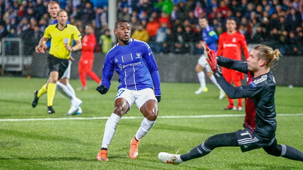 Loris Kariuksen vastaantulo ei estänyt Sarpsborgin 1-0 maalia.