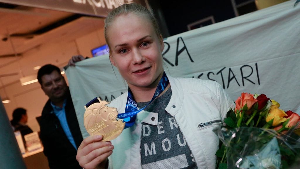 Mailmanmestari Petra Olli saapui Linnan juhliin.