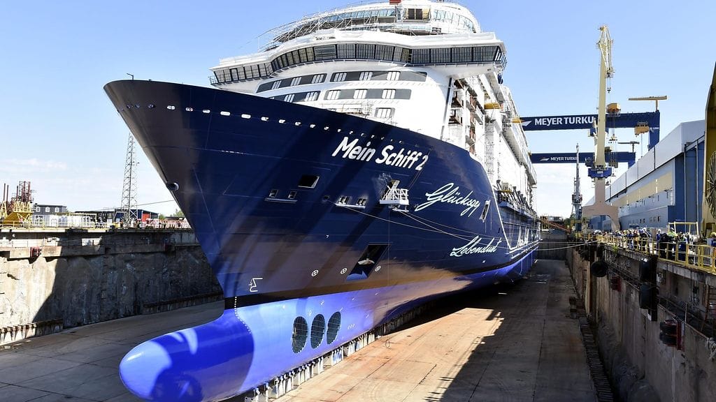 Saksalaiselle TUI Cruises -yhtiölle rakenteilla oleva Mein Schiff 2 -alus laskettiin vesille Meyer Turun telakalla 1. kesäkuuta 2018.