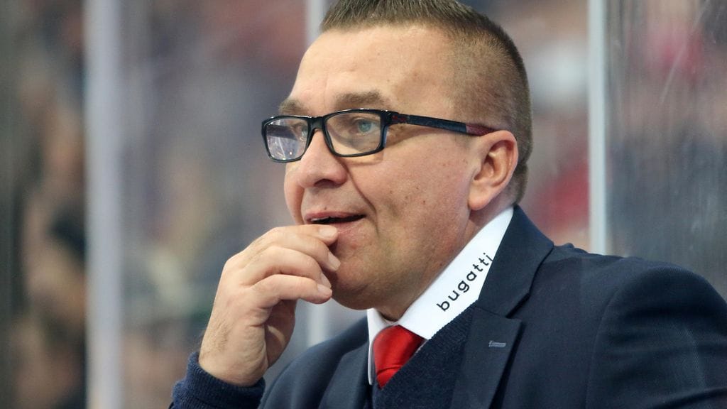 Ari-Pekka Selinin HIFK oli täysin alakynnessä avauserässä Tapparaa vastaan.