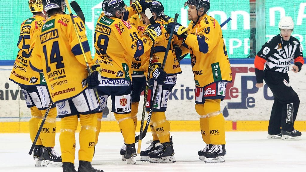 Lukko juhli voittoa Raumalla.