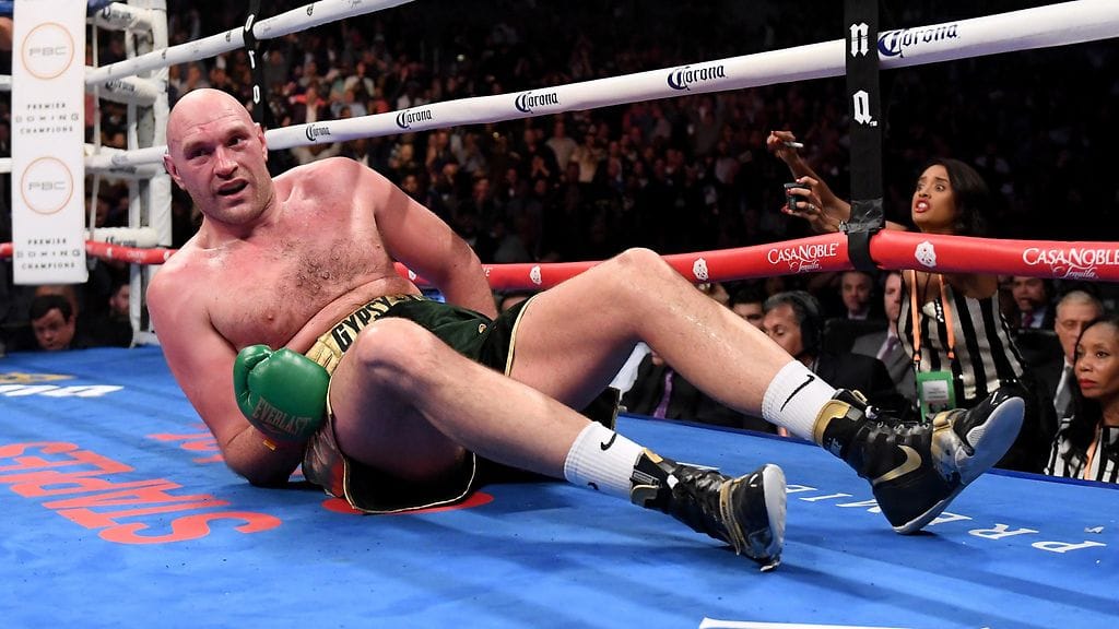 Tyson Fury laski lukua ottelun 9. erässä.