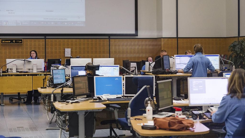 Hätäkeskuslaitoksen mukaan hälytysten syynä on ollut virheellinen koesoitto, jonka syytä selvitellään parhaillaan. Asukkaita pyydetään olemaan soittamatta hätäkeskukseen.