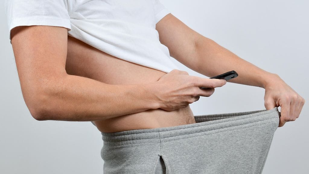 Koomikko Gary Meikle muistuttaa, ettei peniskuvan lähettäminen pyytämättä ole koskaan hyvä idea.