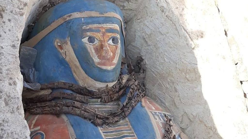 Egyptistä Dahshurin alueelta löydetyt muumiot olivat koristelluissa sarkofageissa.