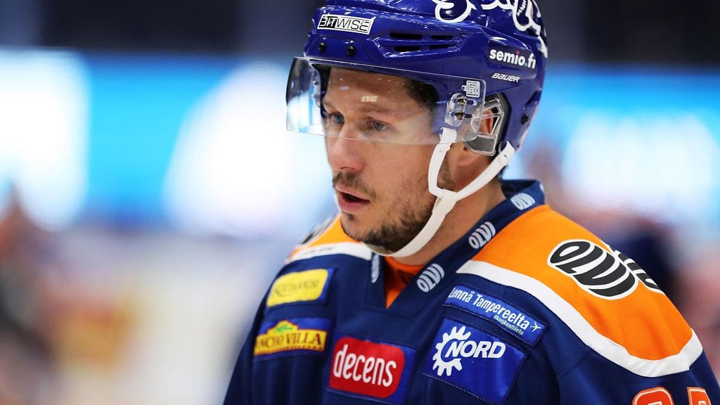 Elias Fälth tarjosi kovuutta entiselle Tappara-hyökkääjälle Ässiä vastaan.