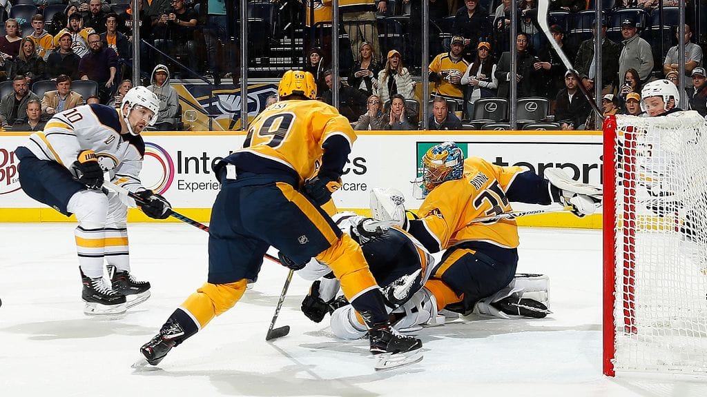Pekka Rinne torjui Nashville Predatorsille voiton Buffalo Sabresista.