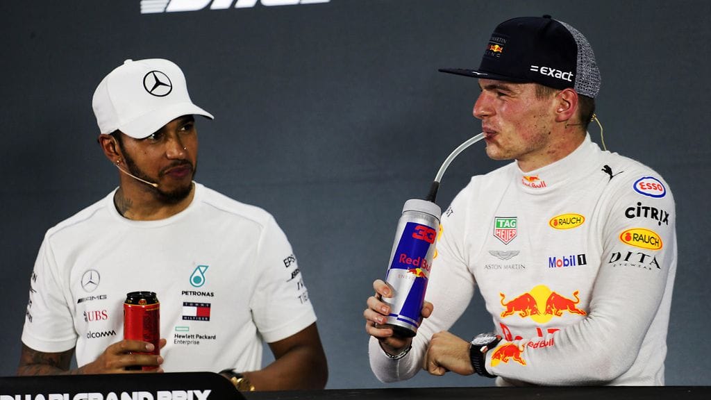 Lewis Hamilton toivoo Max Verstappenin edustamaa Red Bullia mukaan mestaruustaistoon.