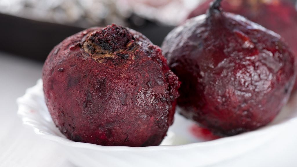 Punajuuria kannattaa kokeilla valmistaa myös uunissa.