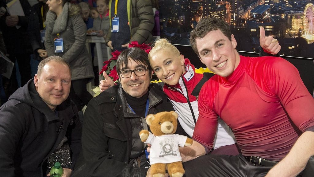 Jean-Francois Ballester (toinen vasemmalta) menehtyi äkilliseen sairauskohtaukseen.