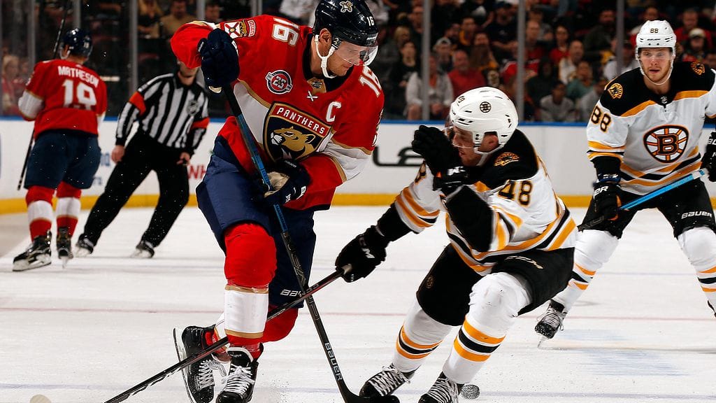 Florida Panthersin Aleksander Barkov oli vireessä Boston Bruinsia vastaan.