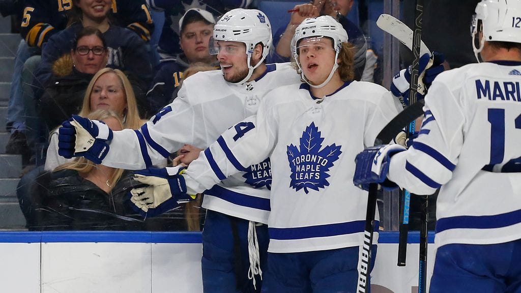 Kasperi Kapanen tarjoili ja Auston Matthews iski Toronto Maple Leafsin jatkoaikamaalin Buffalo Sabresia vastaan.