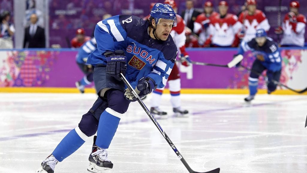 Olli Jokinen Leijonien paidassa Sotshin olympialaisissa.
