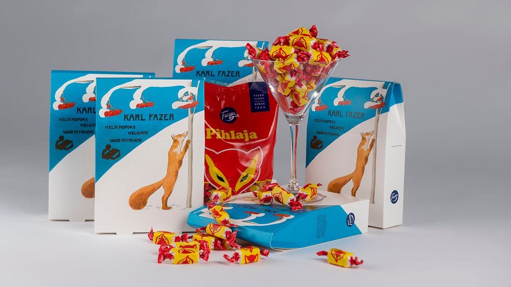 Ikonisen Pihlaja-makeisen pakkaus on muuttunut vuosien varrella, mutta kettu on säilynyt.