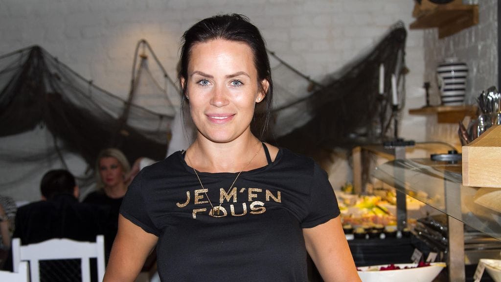 Martina Aitolehti valmistautuu lähestyvään jouluun.