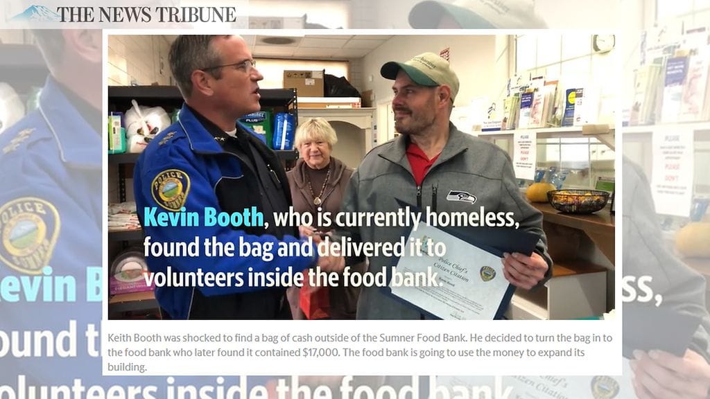 14 000 euron summaa vastaavan dollarimäärän pois antanut Kevin sai virkavallalta tunnustuksen teostaan. Kuvan lähde The News Tribune