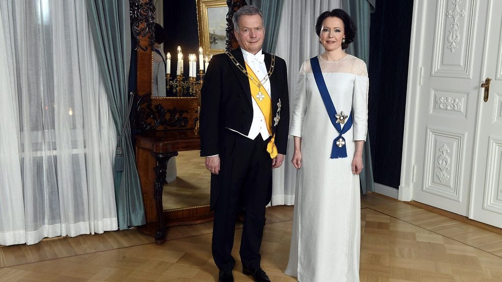 Sauli Niinistö ja Jenni Haukio alkavat pian vastaanottaa Linnan juhlavieraita.