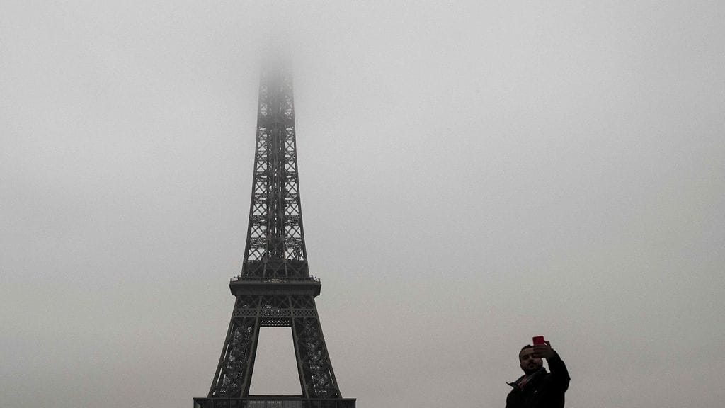 Tiistaina tapahtuneessa iskussa 29-vuotias mies avasi tulen joulumarkkinoiden lähellä ja surmasi kolme ihmistä sekä haavoitti yli kymmentä.