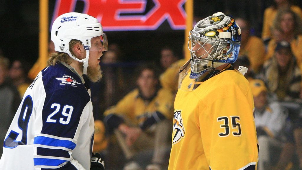 Patrik Laine (vasemmalla) ja Pekka Rinne (oikealla) ovat NHL:n tilastoykkösiä.