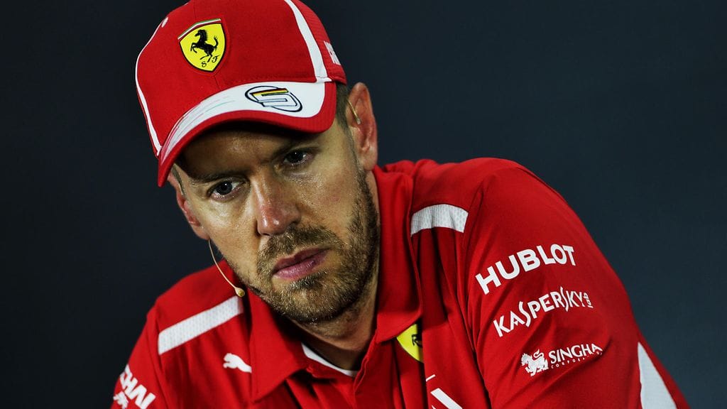Sebastian Vettel räväytti tyylimuutoksellaan kansainvälisen autoliiton FIA:n palkintogaalan alla.