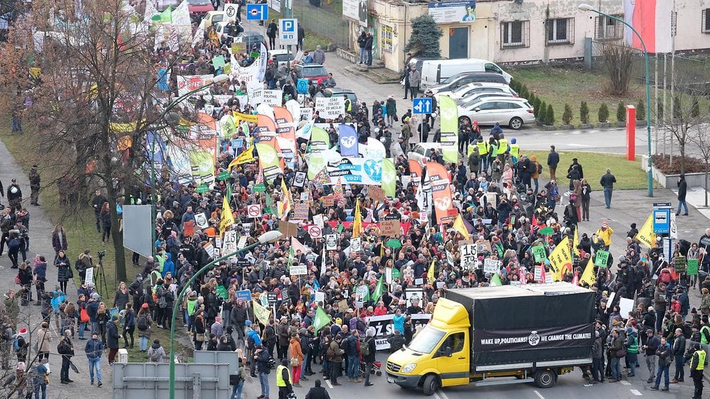 Tuhannet mielenosoittajat kerääntyivät tänään Katowicen keskustaan.