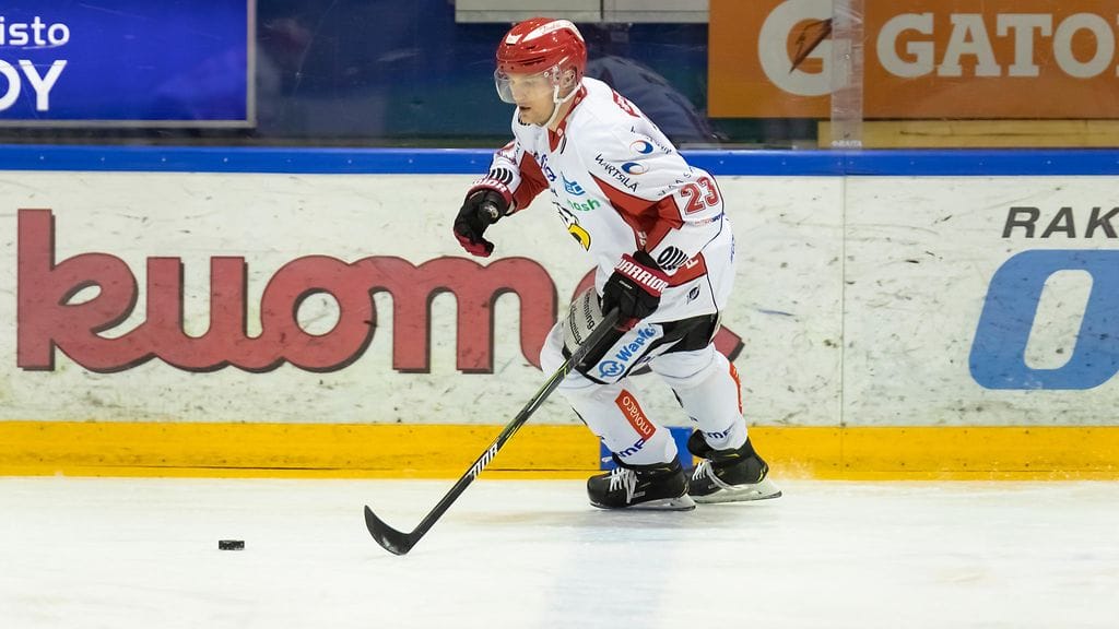 Olavi Vauhkonen aloitti maalinteon HPK:ta vastaan Vaasassa,