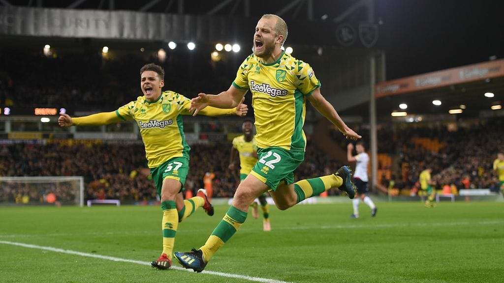 Teemu Pukki juhlii voittomaalia.