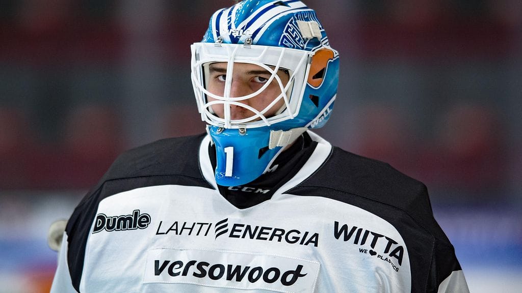 Jakub Skarek otti huikean torjunnan Ässiä vastaan Lahdessa.