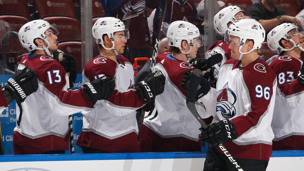 Mikko Rantanen syötti Coloradon ainokaisen osuman Tampassa.