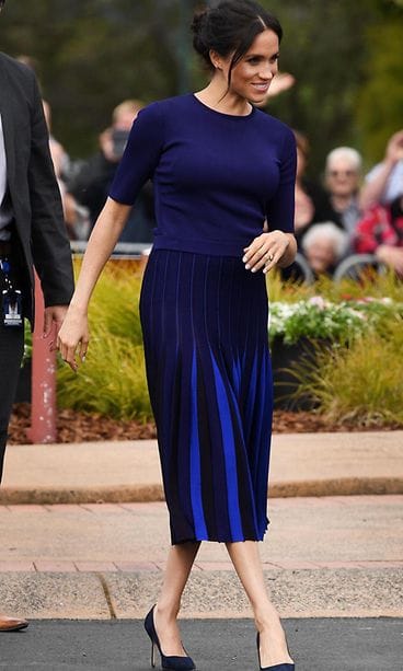 Meghan sininen mekko