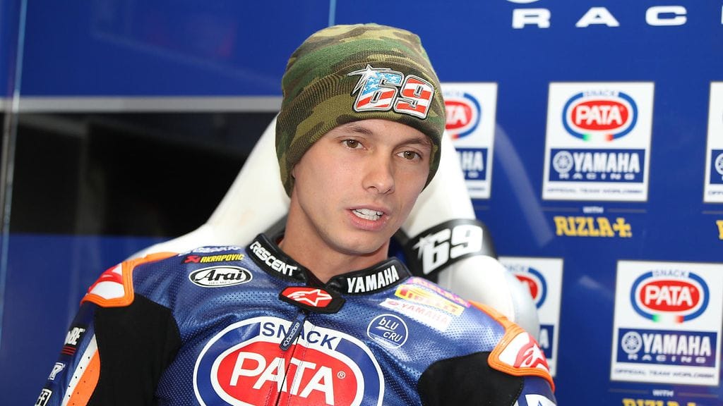 Yamaha-tallin Michael van der Mark valmensi Lewis Hamiltonia Superbike-sarjan moottoripyörällä ajamiseen.