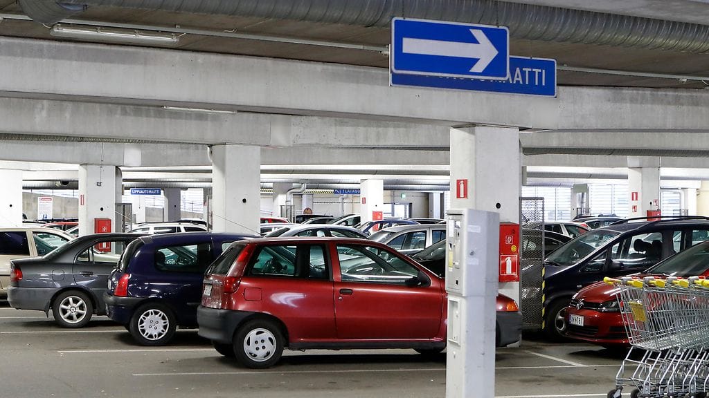 Ruudusta lähtevän on väistettävä kaikkea muuta liikennettä, asiantuntija muistuttaa.