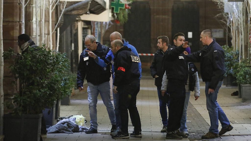 Mediatietojen mukaan thaimiestä oli ammuttu päähän ravintolan ulkopuolella.