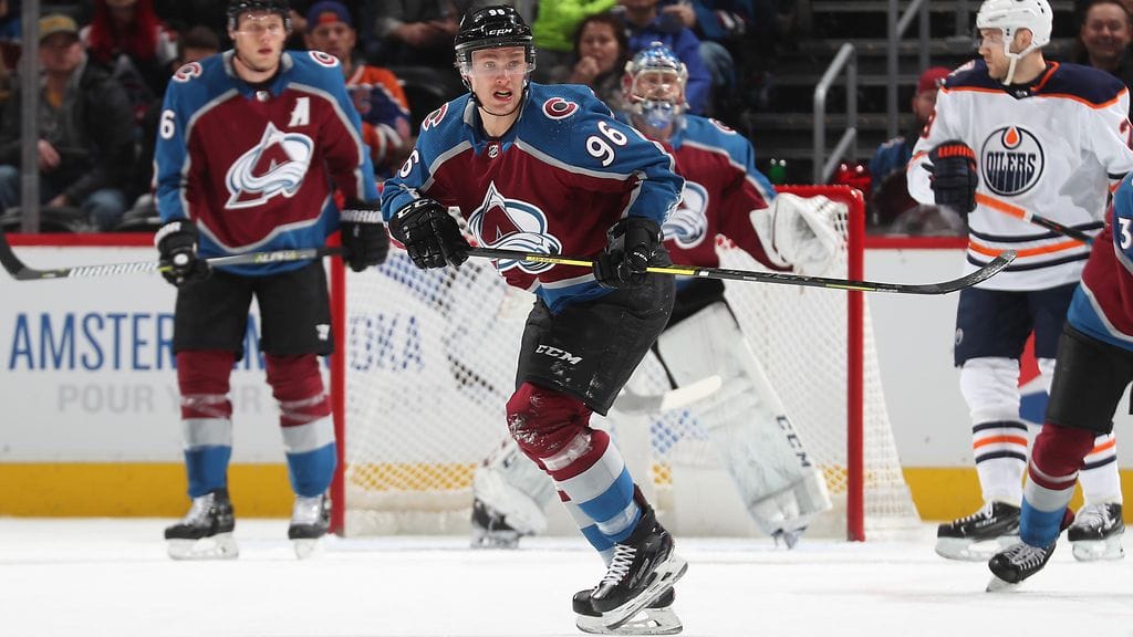 Colorado Avalanchen Mikko Rantanen vauhdissa Edmonton Oilersia vastaan.