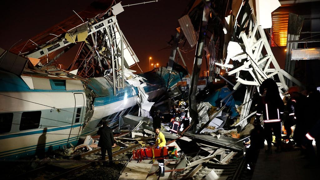 turkki ankara juna-onnettomuus