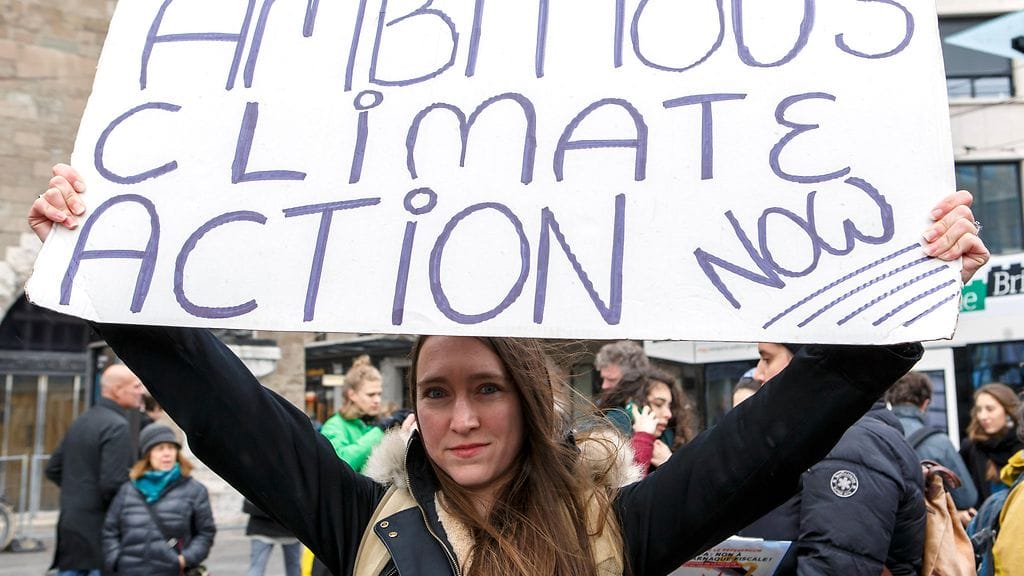 Ilmastomielenosoittajien vaatimukset tuntuvat kaikuvan kuuroille korville.