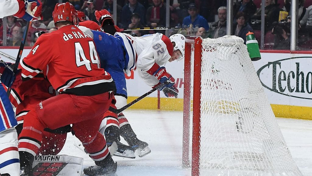 Artturi Lehkonen osui kaatuessaankin.