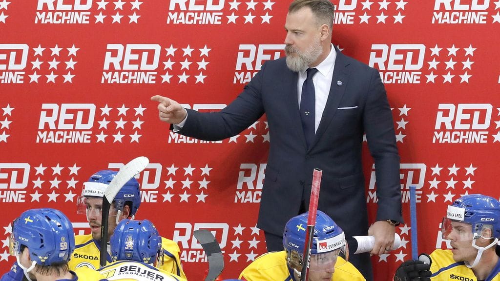 Ruotsin päävalmentaja Rikard Grönborg käy Petteri Sihvosen mukaan kovaa kilpailua Jukka Jalosen kanssa.