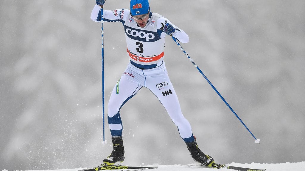 Ristomatti Hakolan semifinaalihaaveet katkesivat sauvan katkeamiseen.