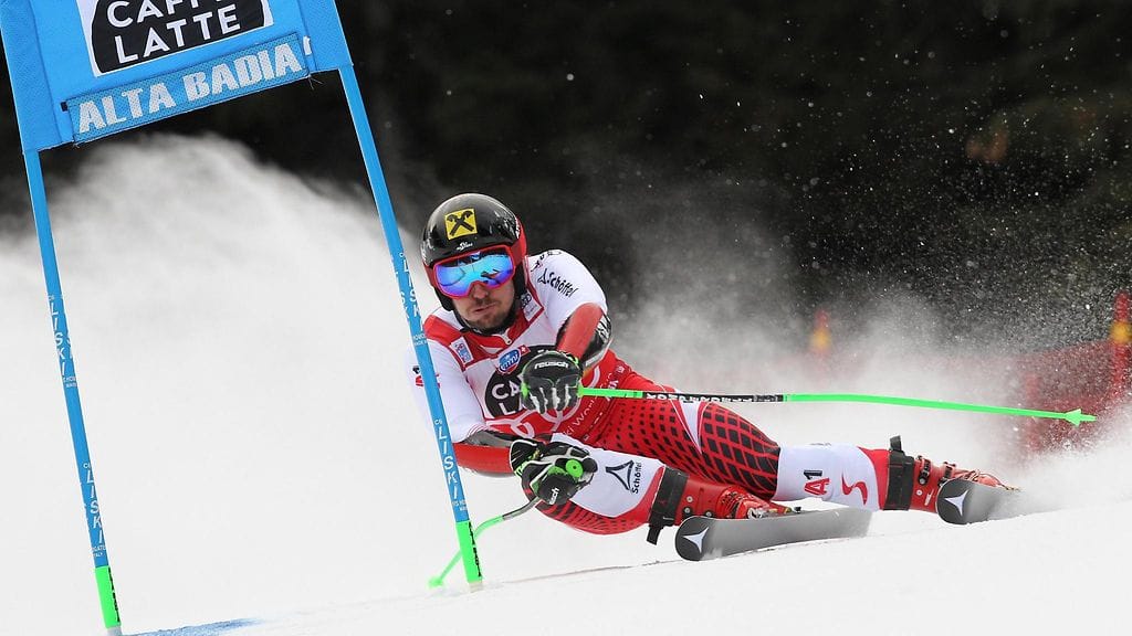 Marcel Hirscher laski ylivoimaiseen voittoon Italiassa.