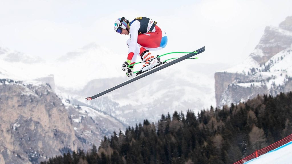 Marc Gisin kaatui rajusti Val Gardenan syöksylaskussa.