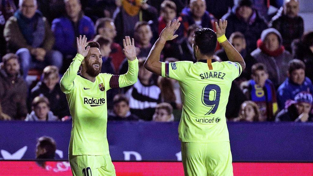 Lionel Messi ja Luis Suarez juonivat Barcelonan avausmaalin.