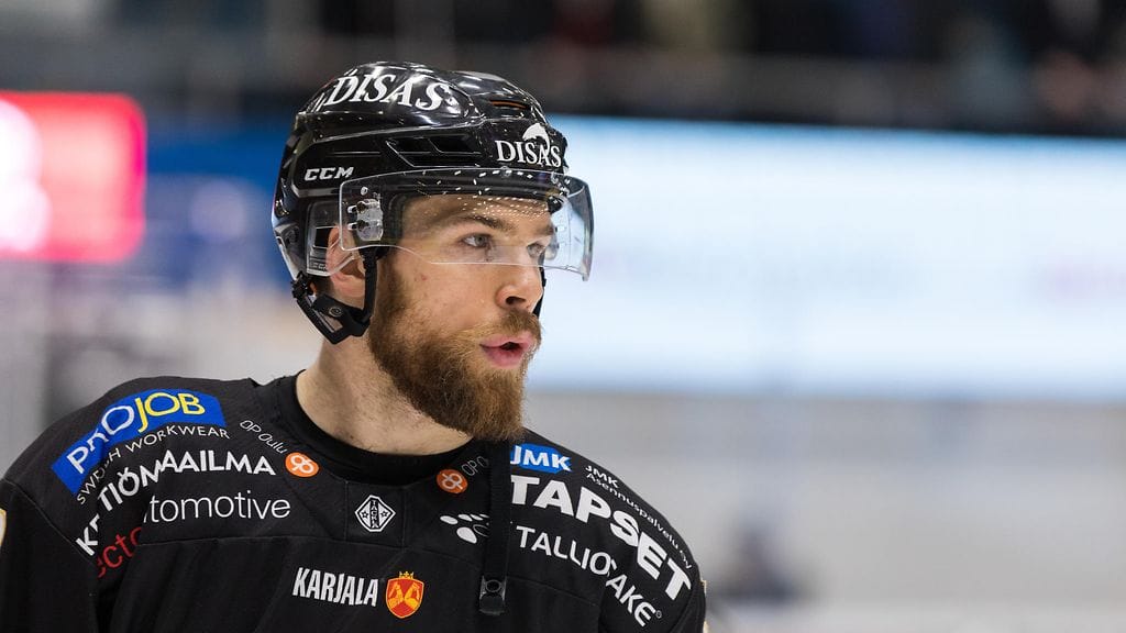 Jani Hakanpää otti yhteen Matt Generousin kanssa Oulussa.