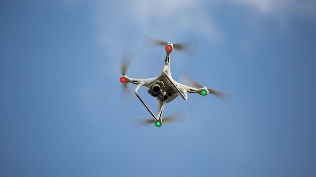 Asiakkaat voivat tilata kauppakeskus Itiksen Herkku-myymälän palvelutiskin lounastuotteita drone-kuljetuksina. Kuvituskuva.